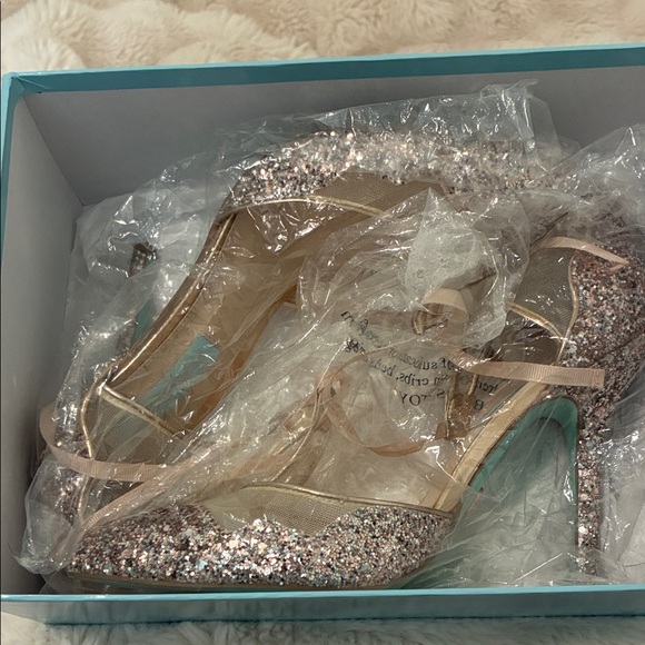 Betsey Johnson rose gold heels - Picture 2 of 4
